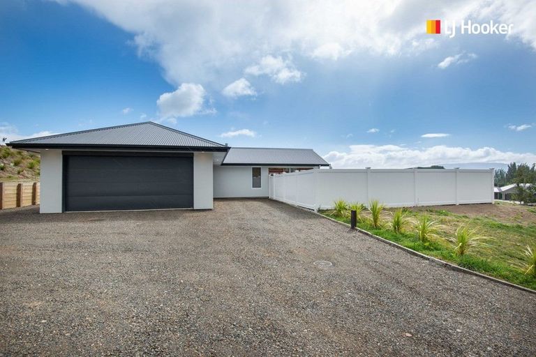 Photo of property in 18 Mallard Drive, Waihola, Outram, 9073