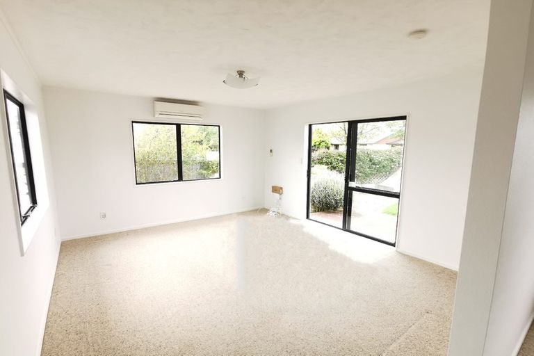 Photo of property in 87 Hillcrest Drive, Kelvin Grove, Palmerston North, 4414