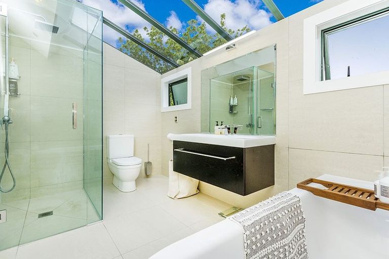 Photo of property in 2/16 Clifton Road, Hauraki, Auckland, 0622