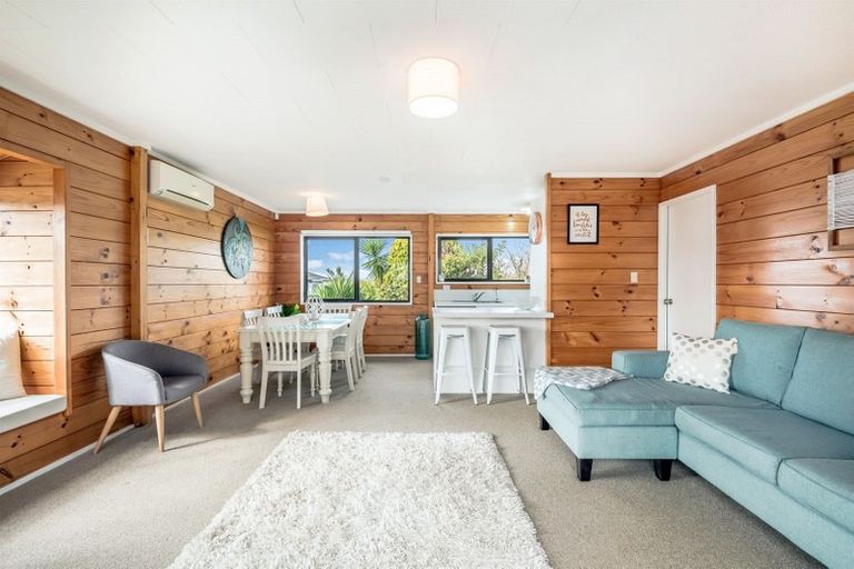 Photo of property in 2/9 Teal Crescent, Beach Haven, Auckland, 0626