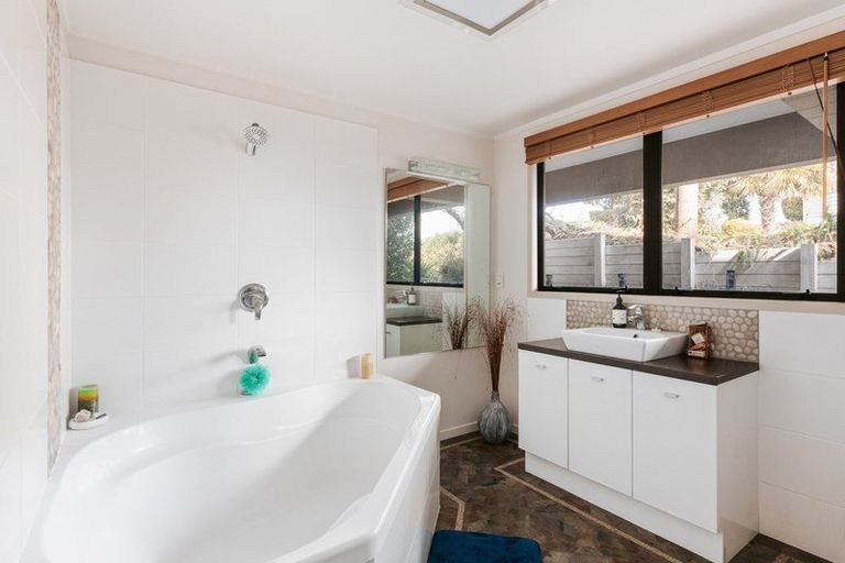 Photo of property in 82 Hamurana Road, Omokoroa, 3114