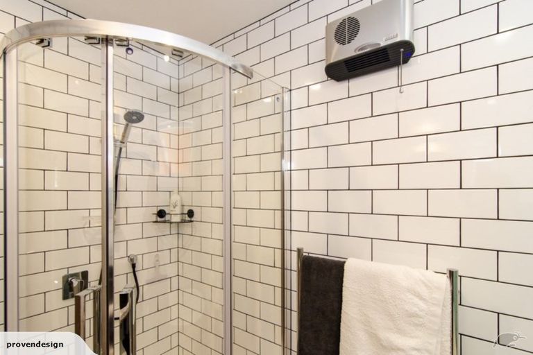 Photo of property in 16 Walton Avenue, Waikanae, 5036