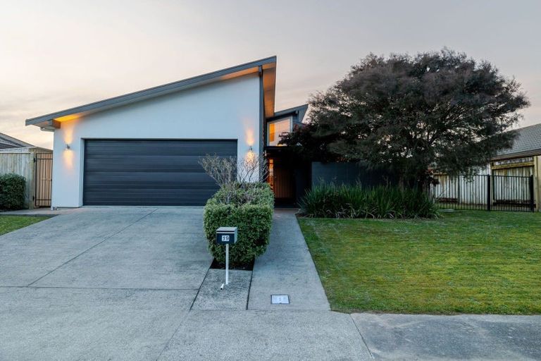 Photo of property in 19 Meridian Grove, Kelvin Grove, Palmerston North, 4414