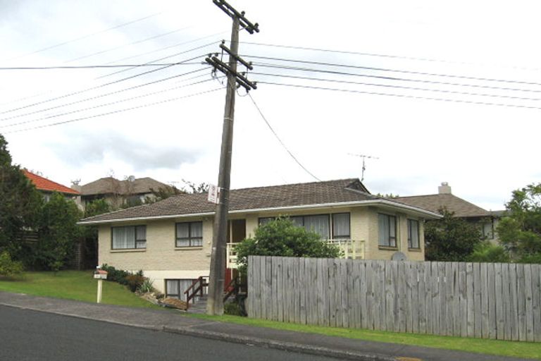 Photo of property in 2/2 Selwyn Crescent, Forrest Hill, Auckland, 0620