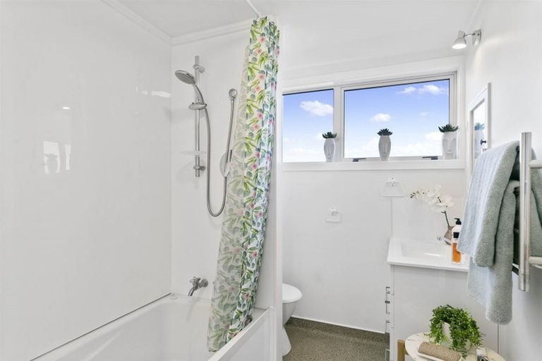 Photo of property in 12a Waiwera Crescent, Maupuia, Wellington, 6022