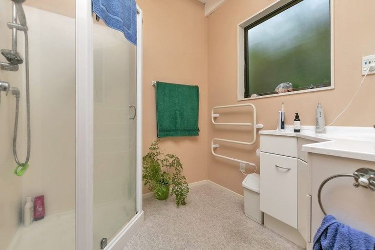 Photo of property in 2/26 Colonial Road, Birkenhead, Auckland, 0626