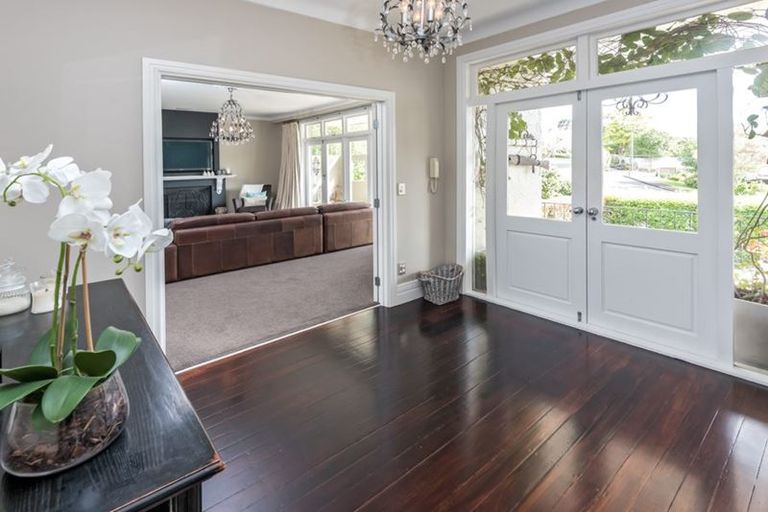 Photo of property in 19 Montgomery Crescent, Cockle Bay, Auckland, 2014