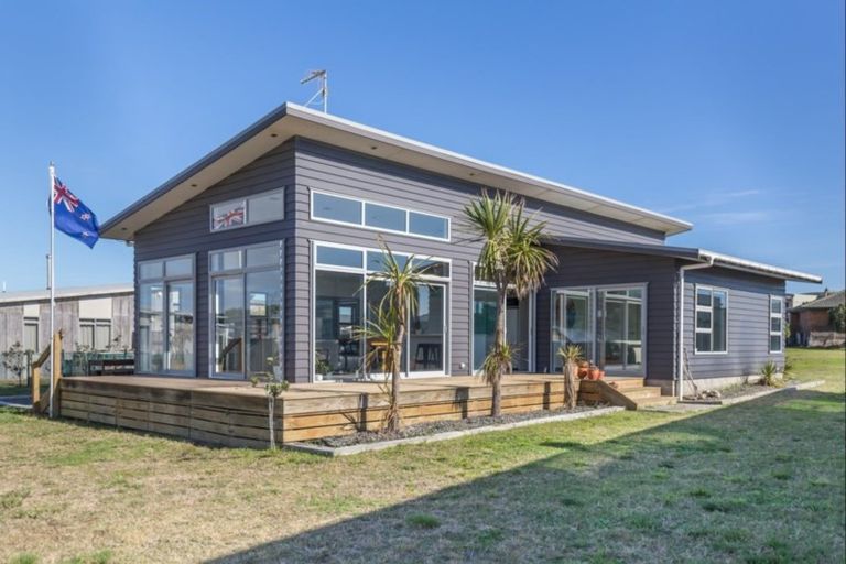 Photo of property in 42 Kent Avenue, Waitarere Beach, Levin, 5510