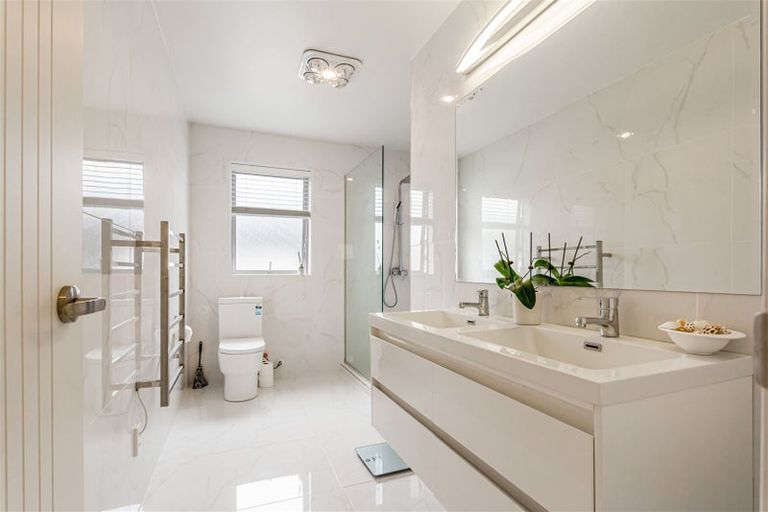 Photo of property in 21 Tawa Place, Orewa, 0931