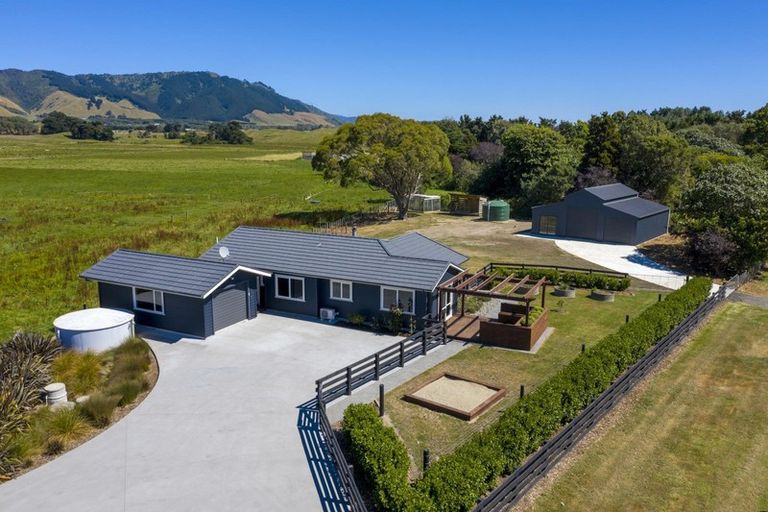 Photo of property in 123 Te Horo Beach Road, Te Horo, Otaki, 5581