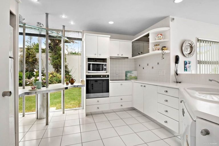 Photo of property in 1/30 Matipo Road, Mairangi Bay, Auckland, 0630