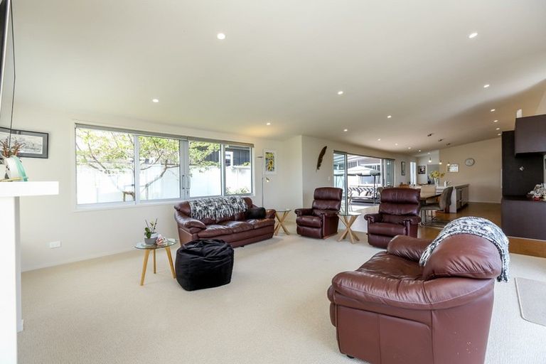 Photo of property in 5 Gleneagles Way, Waiwhakaiho, New Plymouth, 4312