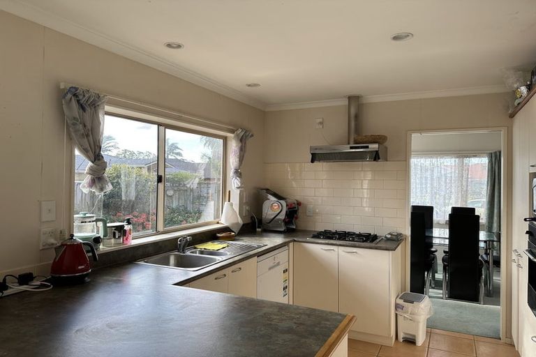 Photo of property in 10 Brosna Place, East Tamaki, Auckland, 2016