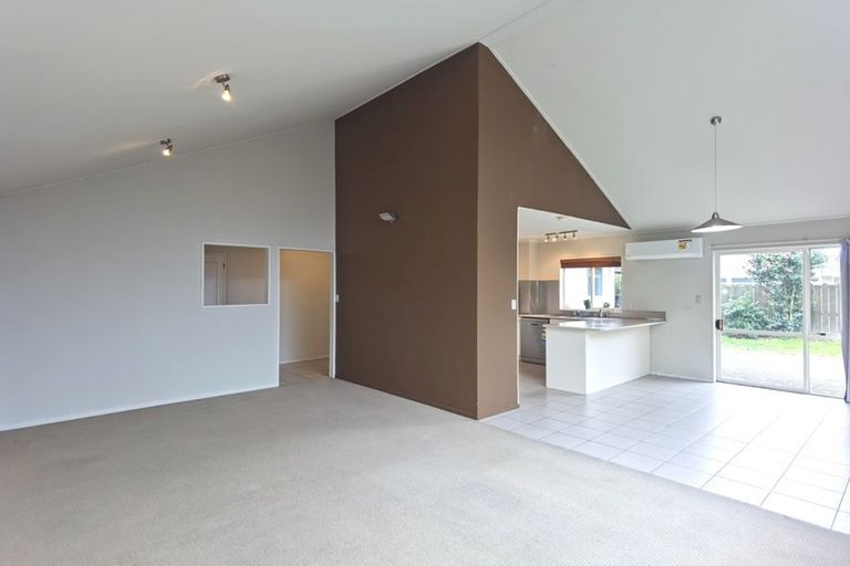Photo of property in 1/33 Ben Nevis Place, Northpark, Auckland, 2013