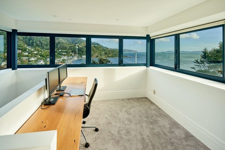 Photo of property in 21 Dillon Street, Lowry Bay, Lower Hutt, 5013