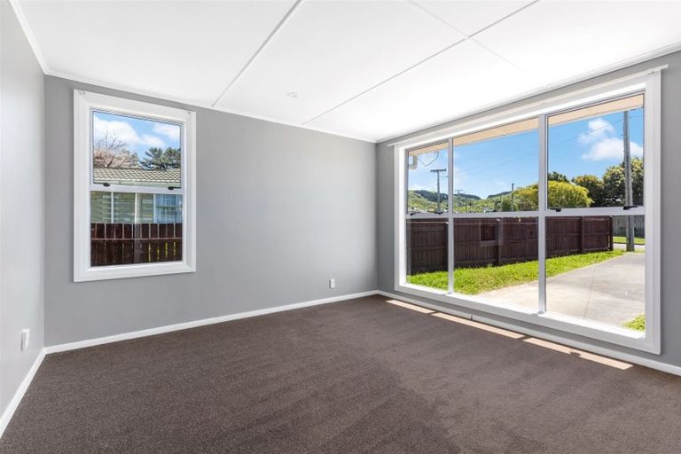 Photo of property in 31 Whanga Crescent, Titahi Bay, Porirua, 5022