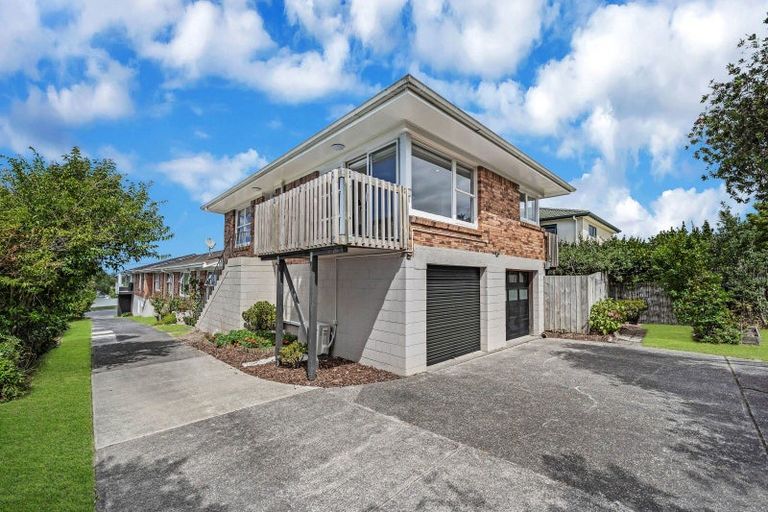 Photo of property in 4/38 Old Lake Road, Narrow Neck, Auckland, 0624