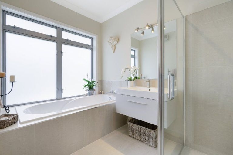 Photo of property in 16 Rexford Heights, Pyes Pa, Tauranga, 3112