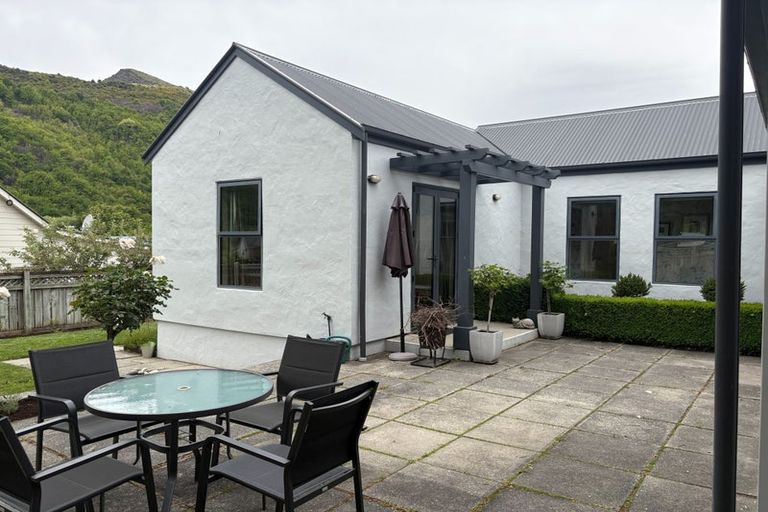 Photo of property in 63 Devon Street, Arrowtown, 9302