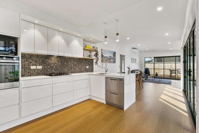 Photo of property in 14 Pimelea Street, Papamoa Beach, Papamoa, 3118