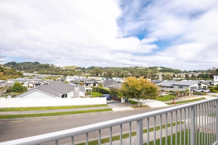 Photo of property in 10 Flotilla Place, Whitby, Porirua, 5024