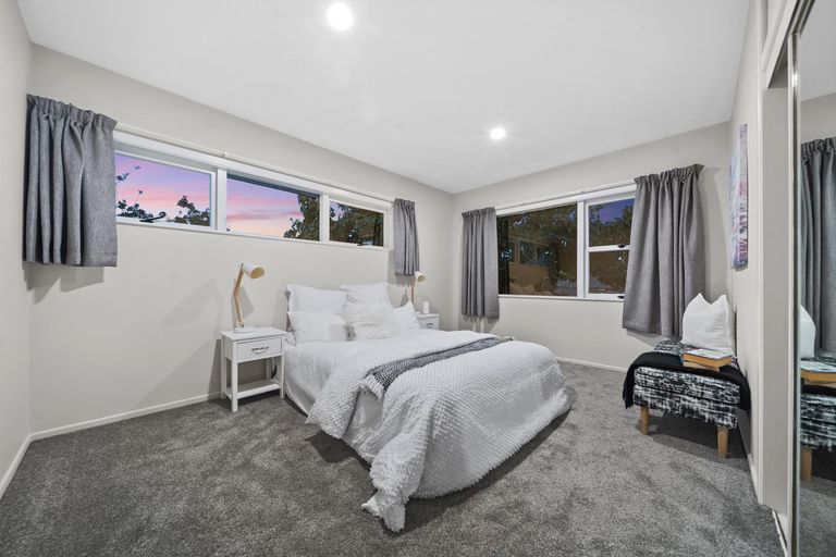 Photo of property in 6 Youngs Road, Papakura, 2110