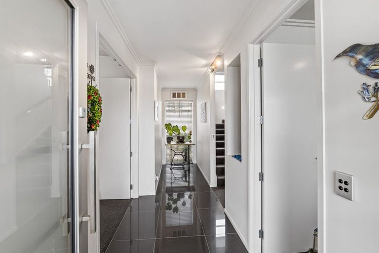 Photo of property in 9b Chilman Street, Strandon, New Plymouth, 4312