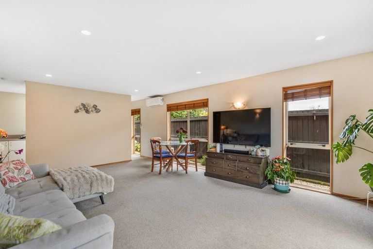 Photo of property in 2/9 Cherry Place, Casebrook, Christchurch, 8051