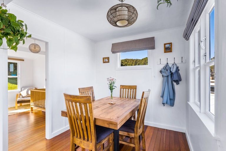 Photo of property in 32 Cluny Road, Plimmerton, Porirua, 5026