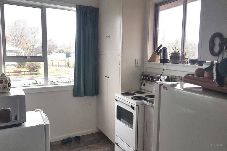 Photo of property in 1 Oxford Street, Waimate, 7924