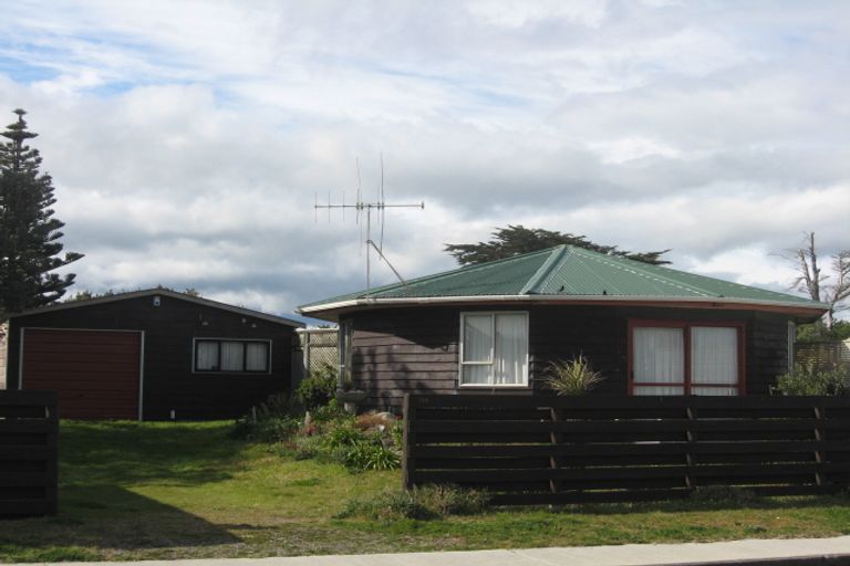 Photo of property in 130 Rua Avenue, Waitarere Beach, Levin, 5510