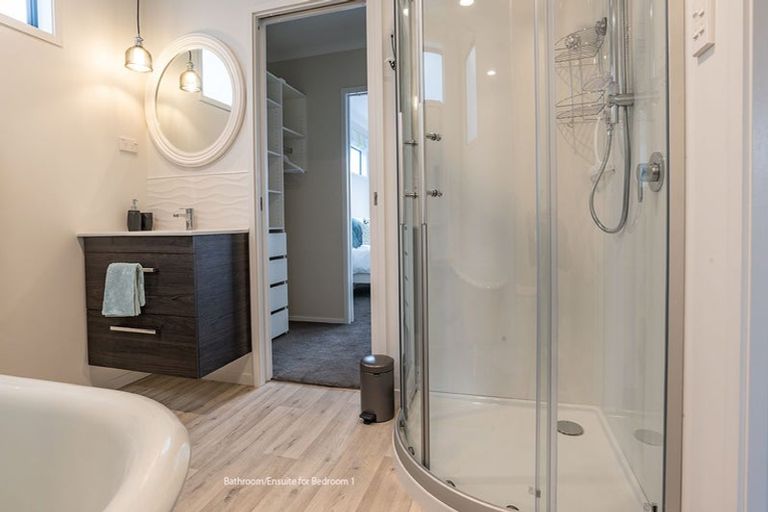 Photo of property in 64 Motuhara Road, Plimmerton, Porirua, 5026