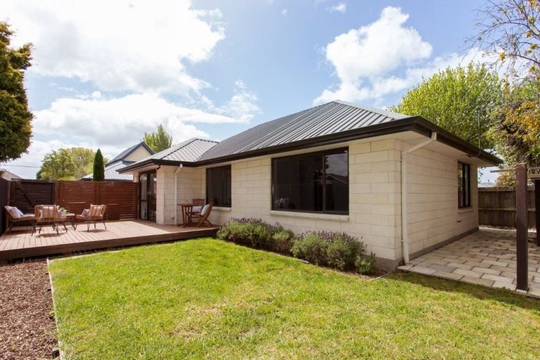 Photo of property in 2/30 Lees Road, Strowan, Christchurch, 8052