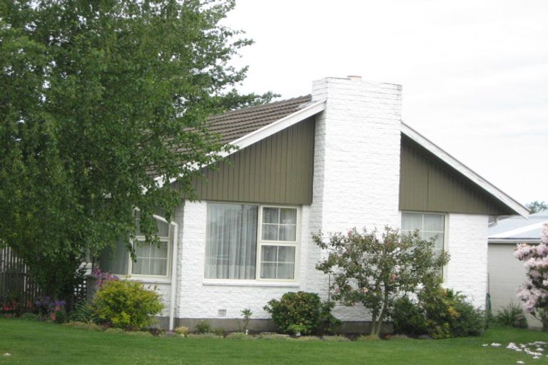 Photo of property in 16 Freebairn Street, Redwood, Christchurch, 8051