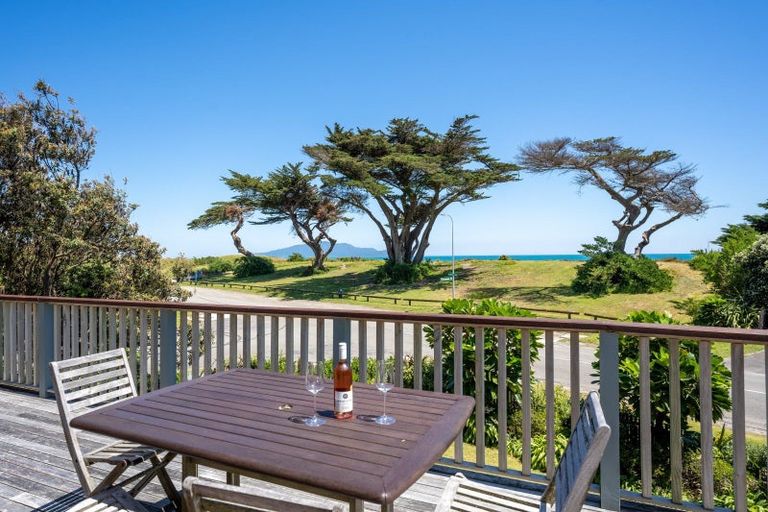 Photo of property in 2 Kitchener Street, Te Horo Beach, Otaki, 5581