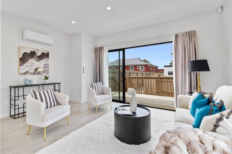 Photo of property in 63 Flanshaw Road, Te Atatu South, Auckland, 0610