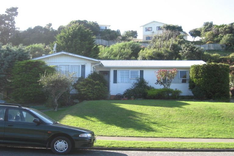 Photo of property in 42 Gloaming Hill, Titahi Bay, Porirua, 5022