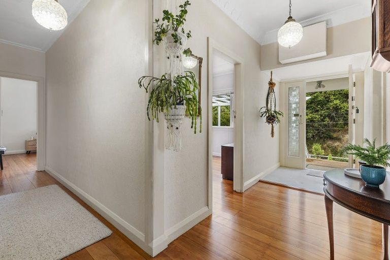 Photo of property in 30 Sunshine Avenue, Karori, Wellington, 6012