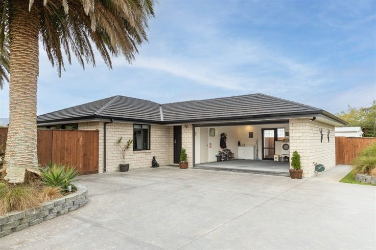 Photo of property in 53 Domett Street, Westport, 7825