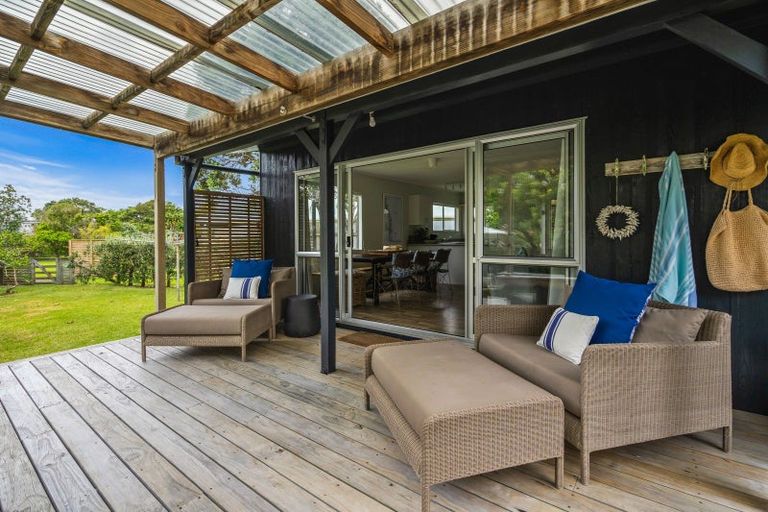 Photo of property in 8 Ringer Avenue, Matapouri, Whangarei, 0173