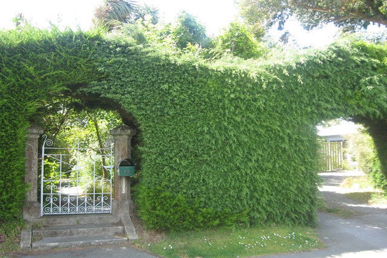 Photo of property in 15 Sandwich Road, Beckenham, Christchurch, 8023