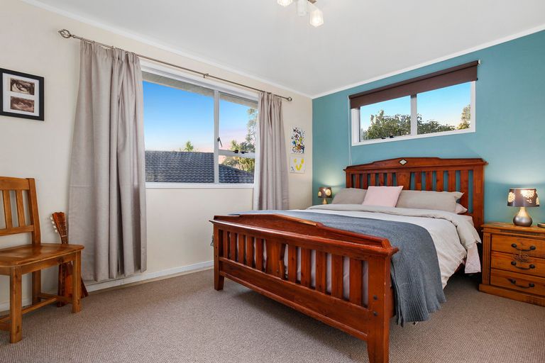 Photo of property in 49 Onedin Place, Titirangi, Auckland, 0604