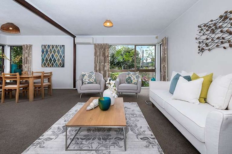 Photo of property in 33 Jillteresa Crescent, Half Moon Bay, Auckland, 2012