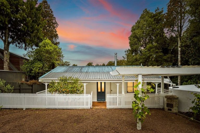 Photo of property in 705 Scenic Drive, Henderson Valley, Auckland, 0612