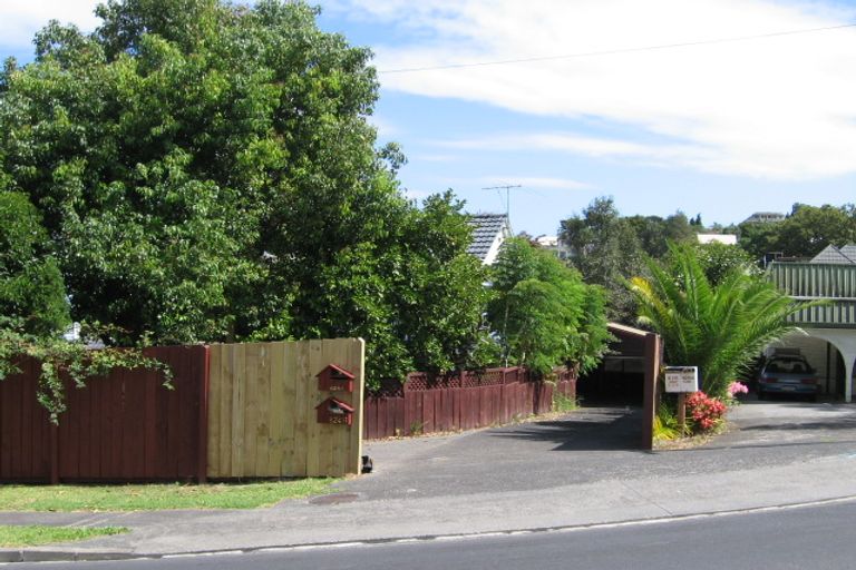 Photo of property in 2/824 Beach Road, Browns Bay, Auckland, 0630