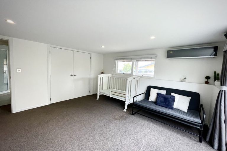 Photo of property in 1/894 East Coast Road, Northcross, Auckland, 0630