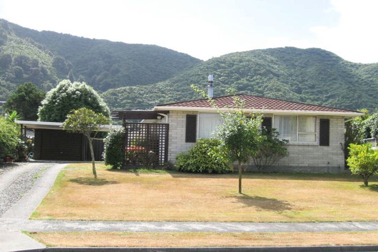 Photo of property in 26 Omaha Grove, Totara Park, Upper Hutt, 5018
