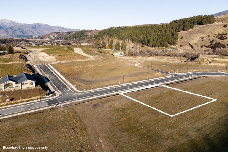 Photo of property in 10 Lake Mckay Drive, Luggate, 9382