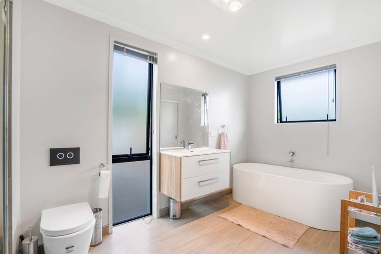 Photo of property in 4 Matahehe Lane, Tinopai, Matakohe, 0593