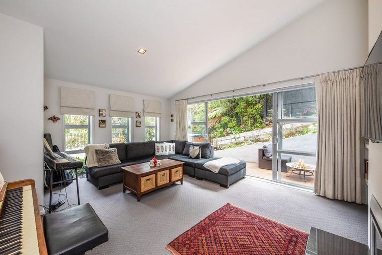 Photo of property in 15 Oakford Park Crescent, Greenhithe, Auckland, 0632
